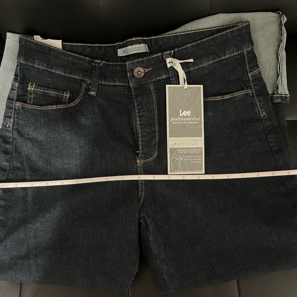 Women’s Lee Blue Relaxed Jeans with Wide Rolled Cuffs - Picture 8 of 10